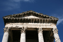 Tempio di Augusto e della dea Roma