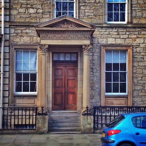 Handsome door on St. Andrew's Square. #edinburgh #scotland #britishaechitecture #architecture #doors #door #doorsonly #doorsofdistinction #doorsworldwide #doorsandwindows #doorsgalore #doorsaroundtheworld #doorsofinstagram #doorsgraphy #doorsoftheworld #d