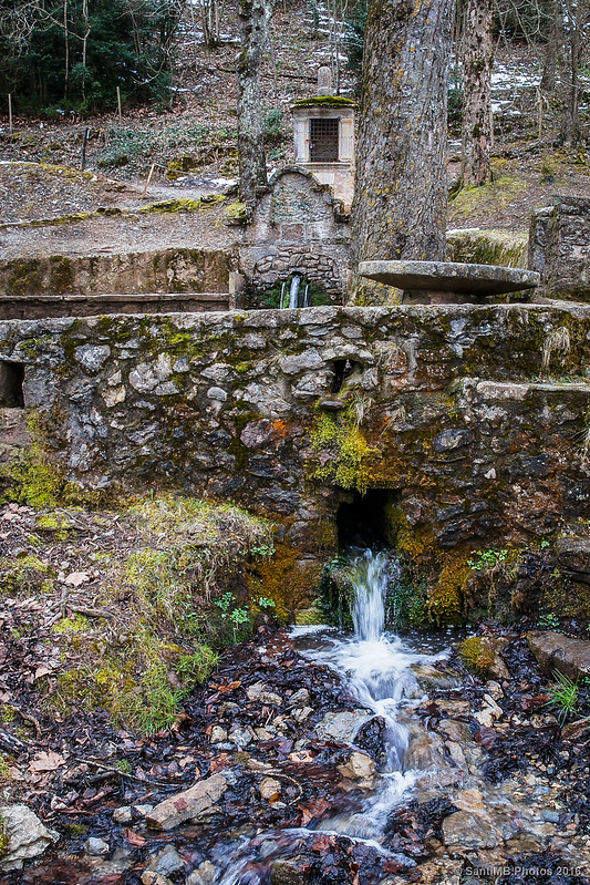 Salida de agua de la Font de Sant Patllari, una de las fuentes extraurbanas de Camprodón