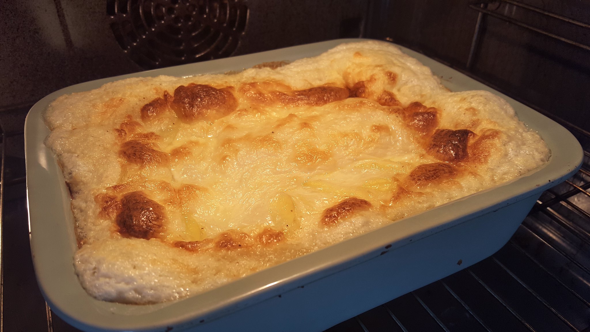 Recipe for Homemade Danish Scalloped Potatoes (Flødekartofler)