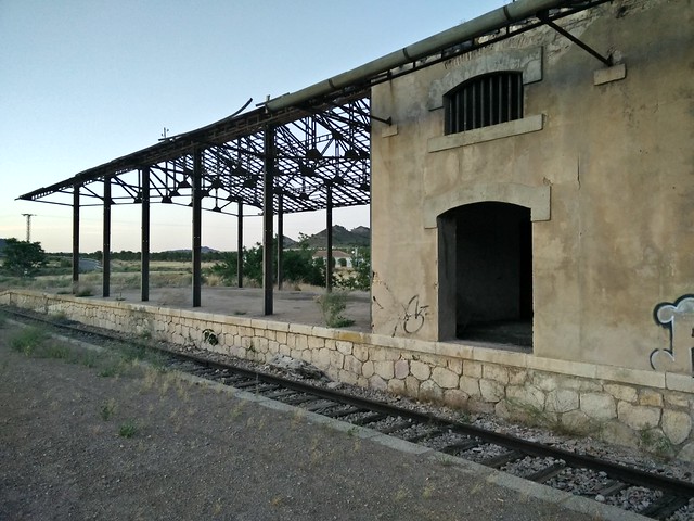 Estación de Tren Abandonada de Agramón en Albacete / Abandoned train station in Agramón,  Albacete #HDR #Sunset
