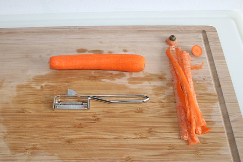 18 - Möhre schälen / Peel carrot