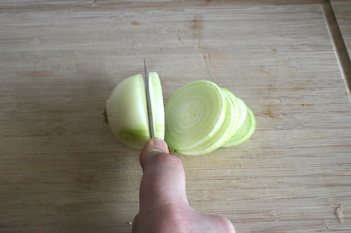31 - Zwiebel in Ringe schneiden / Cut onion in rings