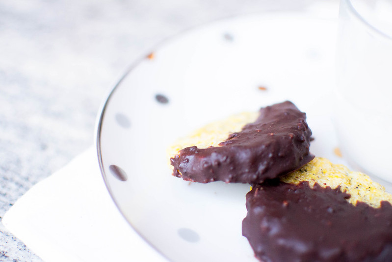 Tea shortbread with Lindt chocolate