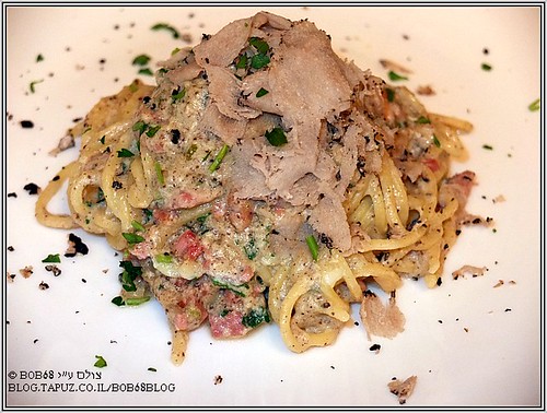אוכל בסיציליה : ספגטי "קרבונרה" עם טונה מעושנת וכמהין שחורות מ- Palazzolo