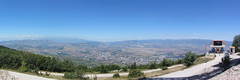 Widok na północ z góry Wodno (1066 m n.p.m.) górującej nad Skopje / View in north direction from Vodno Mt. (1066 m / 3497 ft AMSL) in Skopje