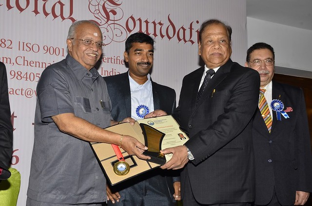 Professor Mohd Anis receiving the Lifetime Achievment Award.JPG