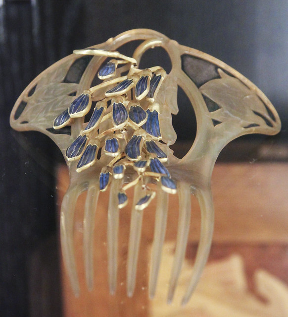 Rene Lalique, Ornamental Comb with Wisteria Blossoms