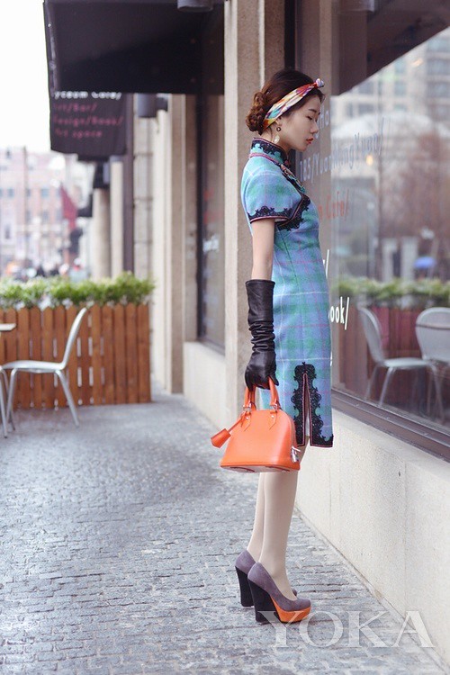 Blogger Ava matches weekly winter dress LOOK