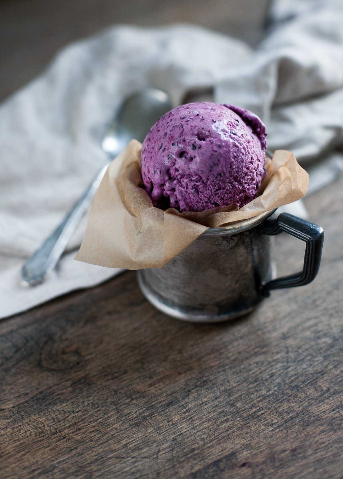 Blueberry Buttermilk Ice Cream | acalculatedwhisk.com @beckywink
