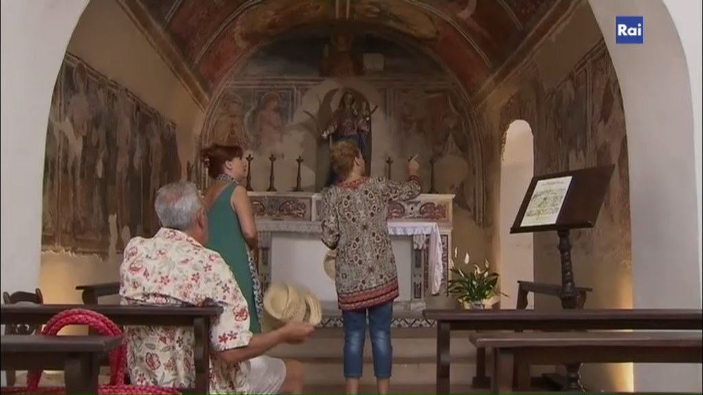 Gli attori di Un posto al Sole nella Cappella di S.Maria ad Martires a Lentiscosa, frazione di Camerota, restaurata recentemente 