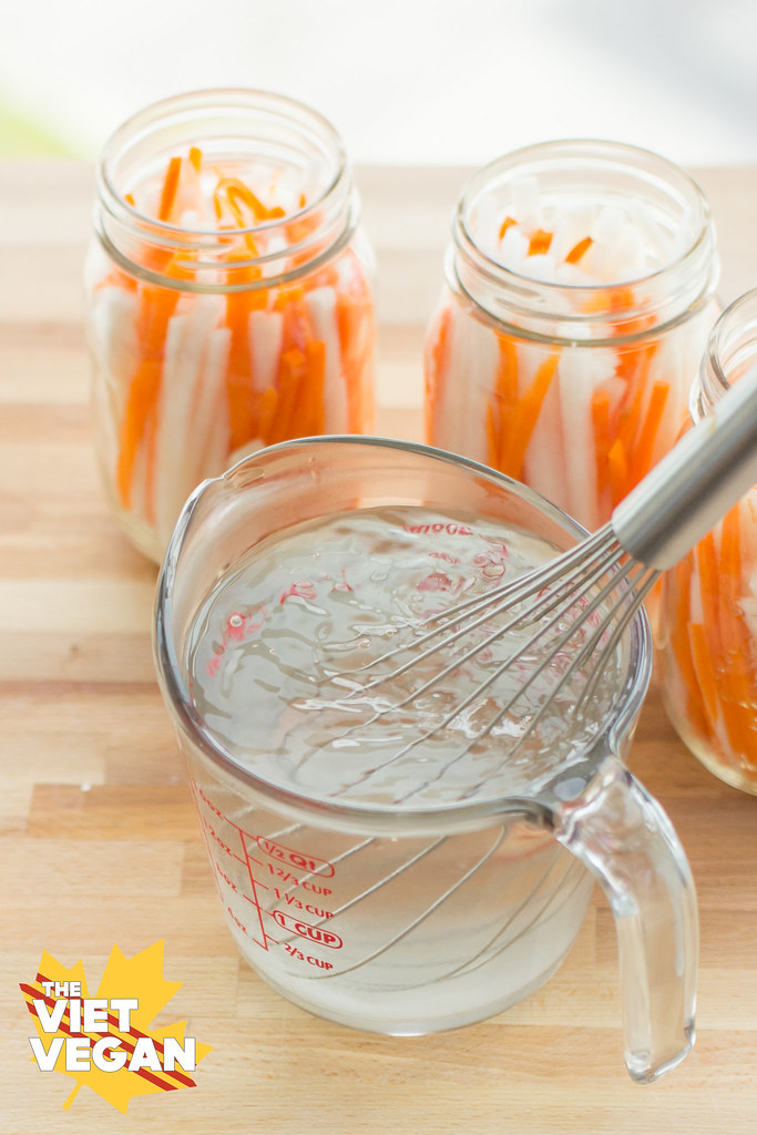 Do Chua - Quick Pickled Carrots and Daikon