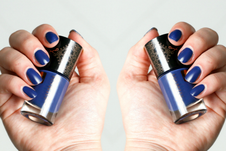 catrice nomadic traces, catrice nomadic traces nail lacquer, blauwe nagellak, catrice nagellak, catrice nomade traces review, catrice nomadic traces swatches, beautyblog, fashion is a party, fashion blogger, matte nagellak, catrice matt effect nagellak
