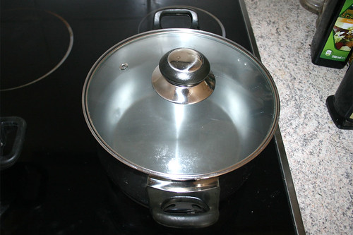 34 - Topf mit Wasser aufsetzen / Bring water to a boil