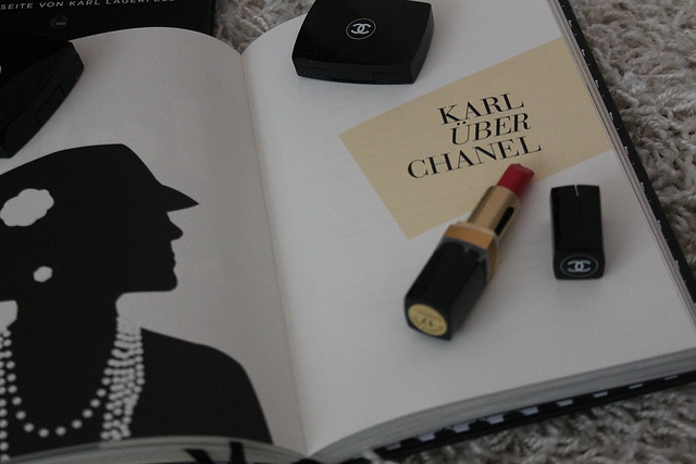 karl-lagerfeld-über-chanel-modeblog-fashionblog-buch-review