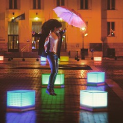 Jump! #night #street #lights #lightningcube #rain #reflection #umbrella @borongicsanett #jump #moment