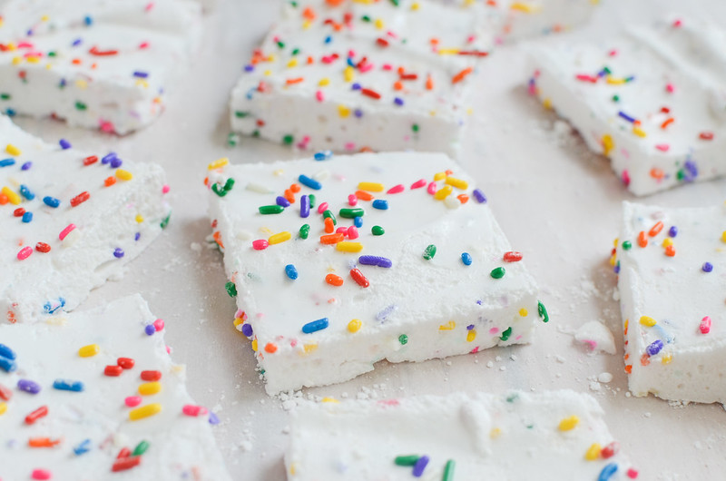 Homemade Sprinkle Marshmallows - easy homemade marshmallow recipe. Only 6 ingredients and so fun for s'mores or hot chocolate!