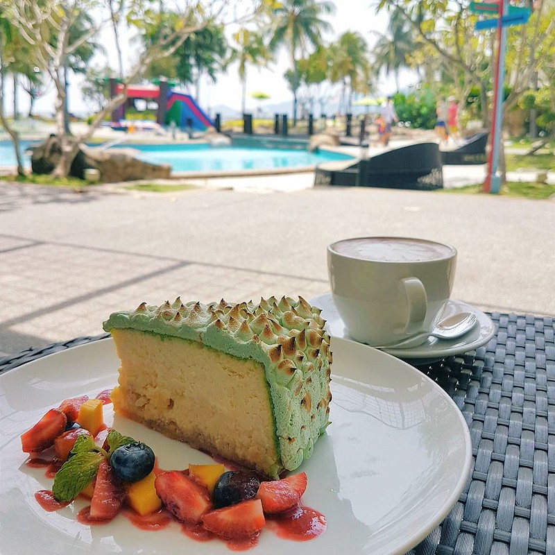 Afternoon with durian cheese cake and coffee at The Muffins, Magellan Sutera @suteraofficial. The muffins have big playground for kids overlooking the kids pool area. Good place for kids party.