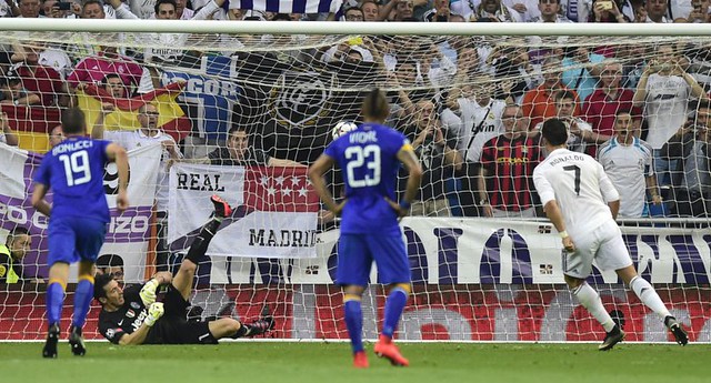 150513_ESP_Real_Madrid_v_ITA_Juventus_POR_Cristiano_Ronaldo_converts_penalty
