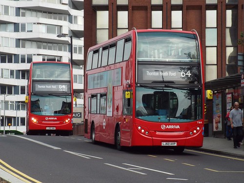 Bunching - Arriva London T164 and T153 at East Croydon on route 64