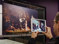 Au musée d'Orsay, les dispositifs de réalité augmentée au service de l'art n'ont pas résisté bien longtemps au public !