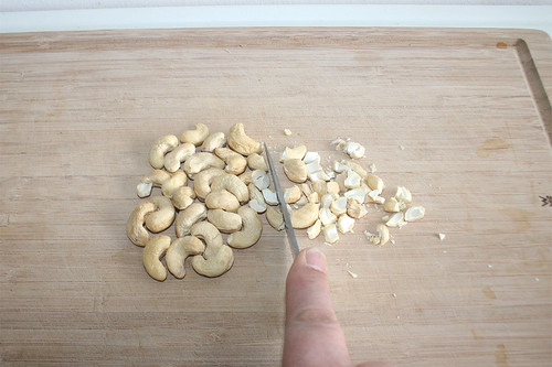 18 - Cashewnüsse grob zerkleinern / Hackle cashew nuts