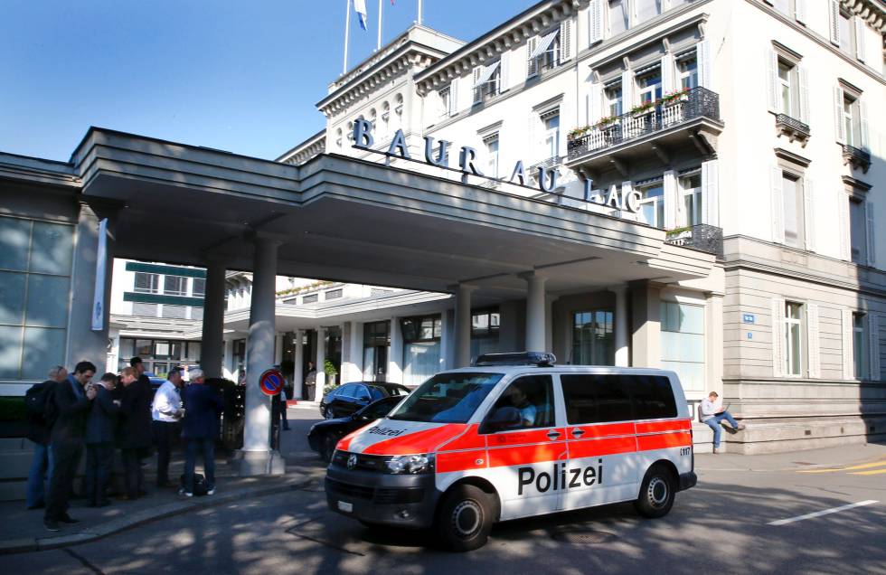150527_SUI_Baur_au_Lac_Hotel_Zurich_police_V2