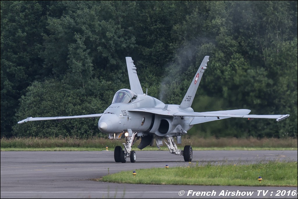 F-18 hornet solo display ,Belgian Air Force Days 2016 , BAF DAYS 2016 , Belgian Defence , Florennes Air Base , Canon lens , airshow 2016