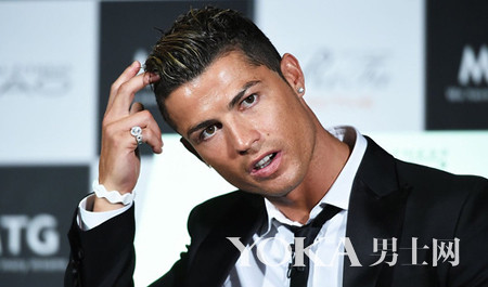 Ronaldo wearing earrings since childhood hobbies