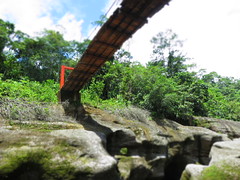 Puente entre los ríos Mandi Yaco y Chaquetá